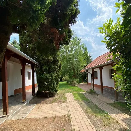 Hetmerfoeldes Vendeghaz Szaknyér Exterior photo