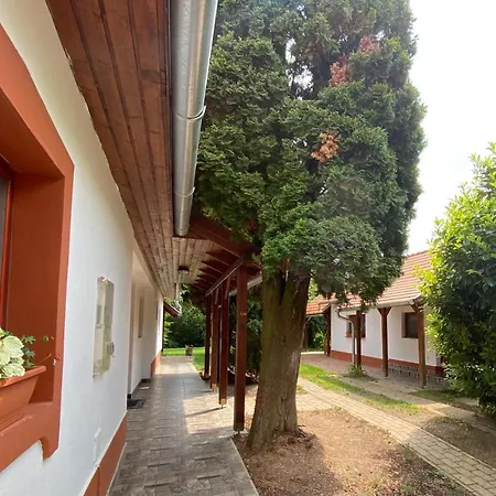 Hetmerfoeldes Vendeghaz Szaknyér Exterior photo